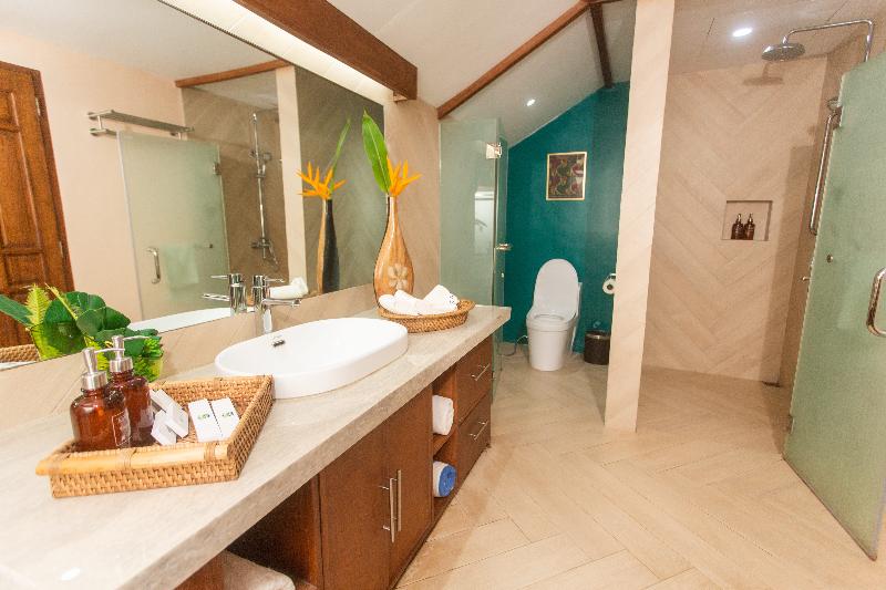 بنجلو قياسى, Plunge Beach Resort