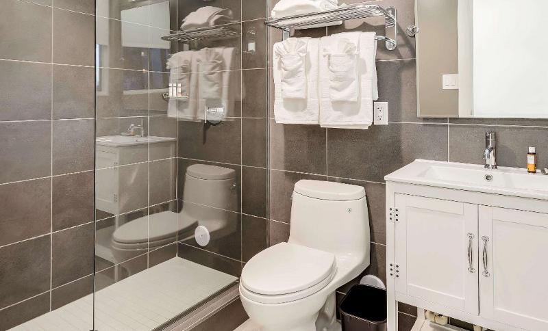 بنجلو قياسى, Plunge Beach Resort