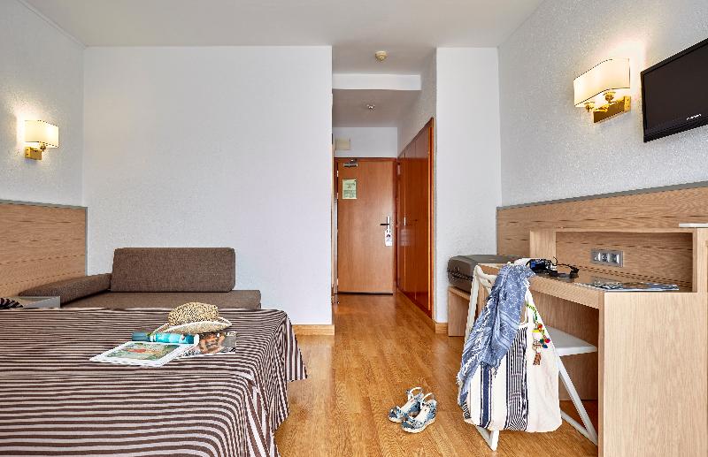 بنجلو قياسى, Plunge Beach Resort