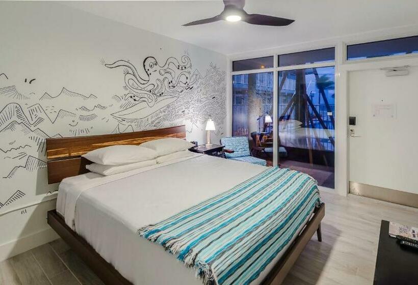 بنجلو قياسى, Plunge Beach Resort