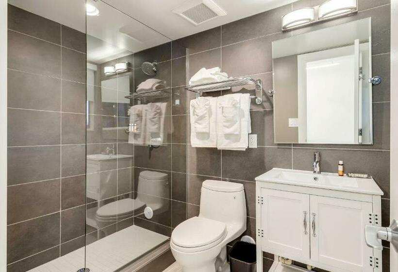 بنجلو قياسى, Plunge Beach Resort