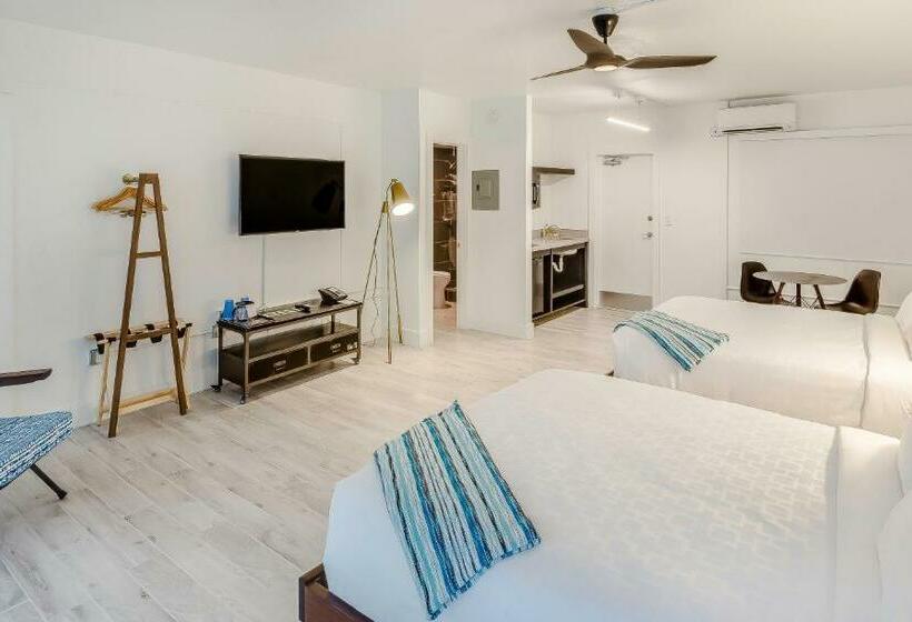 بنجلو قياسى, Plunge Beach Resort