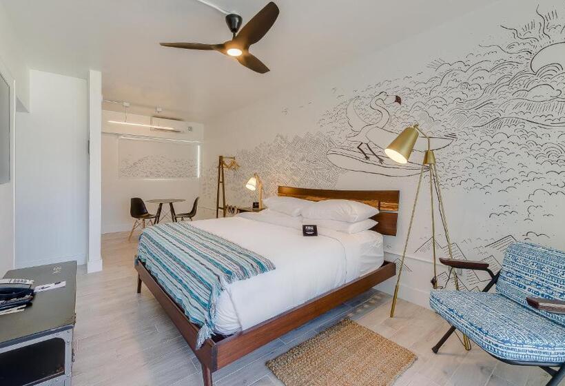 جناح جونيور مطلّ علي البحر, Plunge Beach Resort