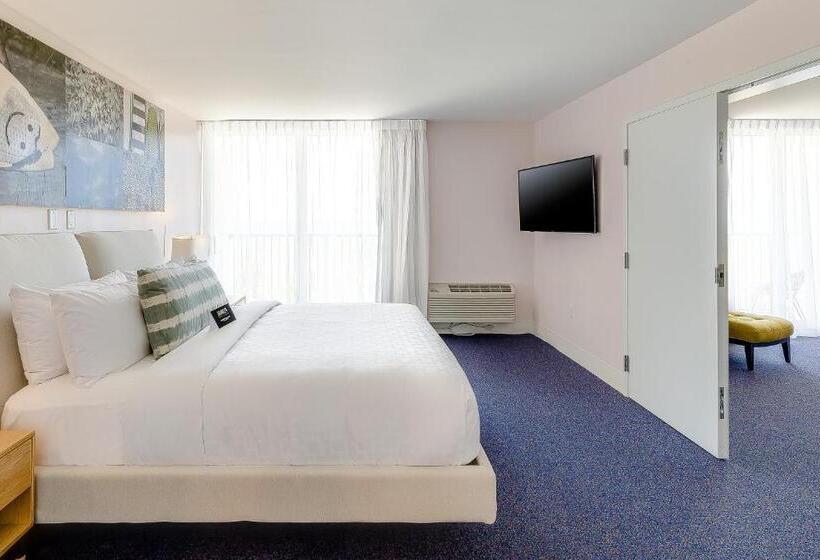 מיטת קינג בסוויטה, Plunge Beach Resort
