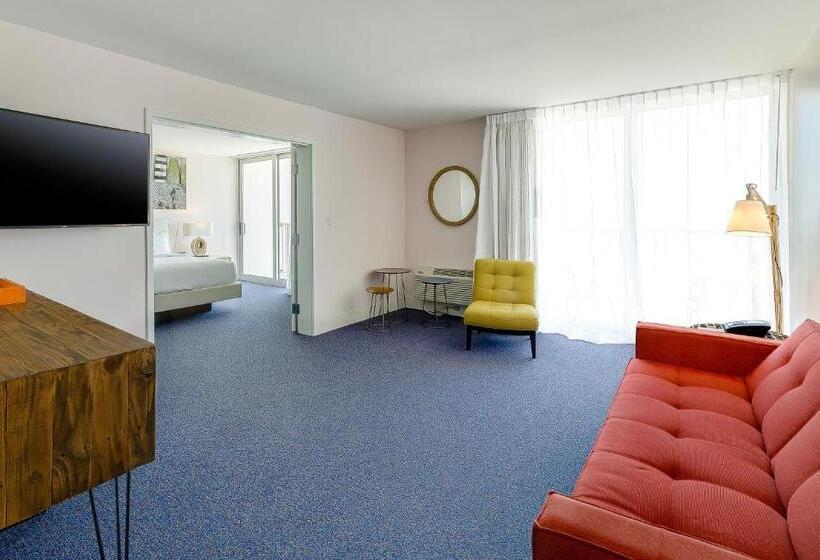 جناح سرير كينج, Plunge Beach Resort