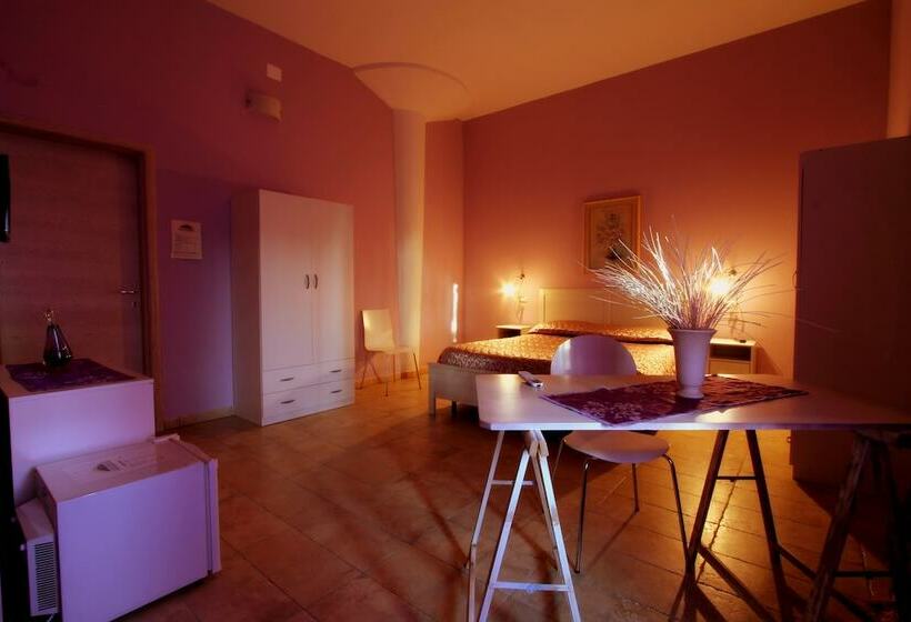 חדר סטנדרט, Salenthouse