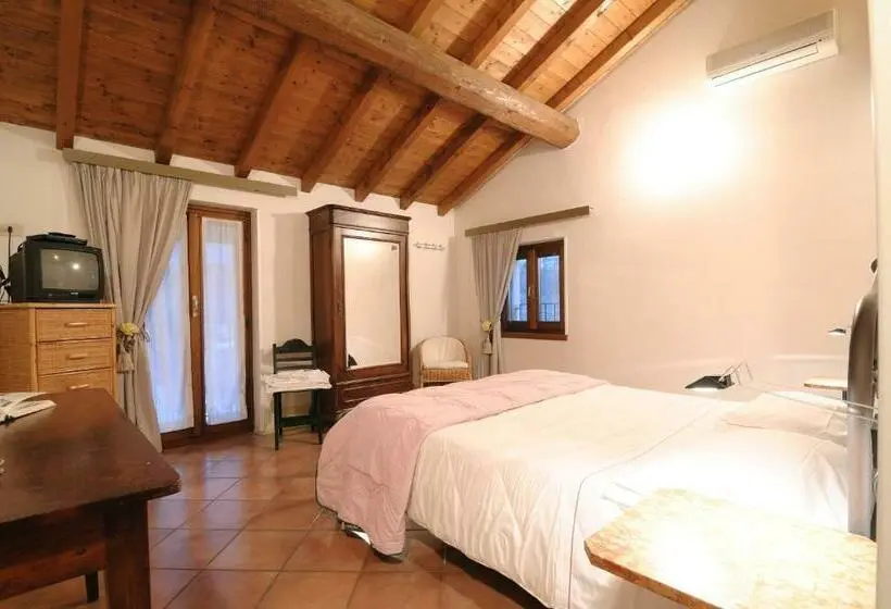 Standard Kolmen Hengen Huone, Tenuta Le Sorgive Agriturismo