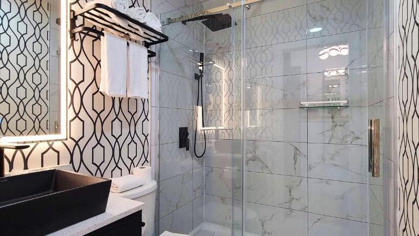 スタンダードルーム, The Spot