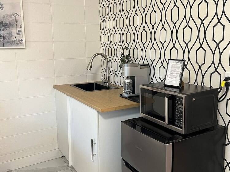 キングサイドベッドのスタンダードワンルーム, The Spot