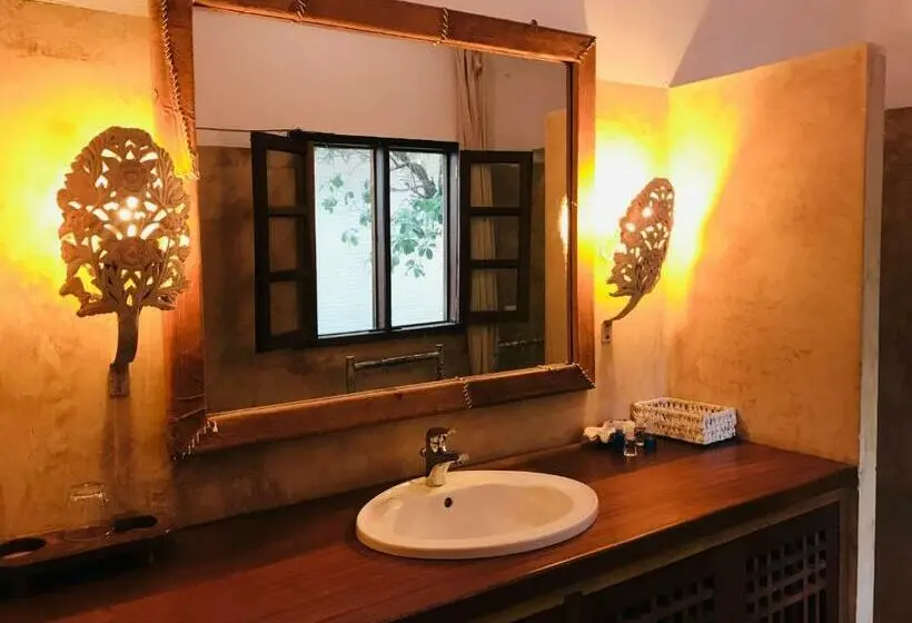 سوییت سوپریور, White Elephant Sea Lodge
