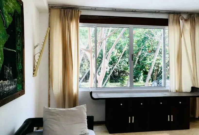 سوییت سوپریور, White Elephant Sea Lodge