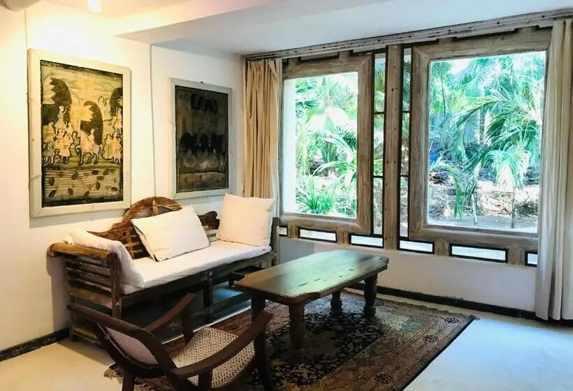 سوییت جونیور, White Elephant Sea Lodge