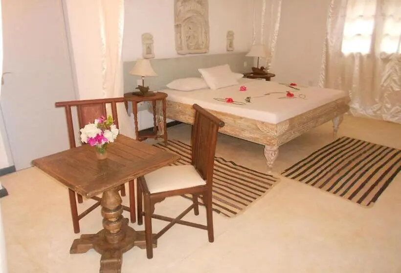 سوییت جونیور, White Elephant Sea Lodge
