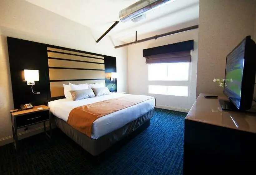 スイート, Warehouse Hotel At The Nook