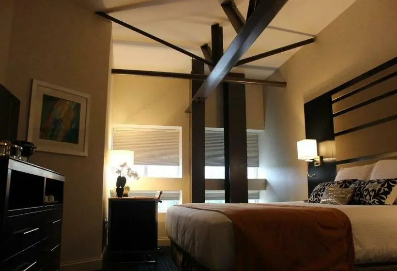 デラックススイート, Warehouse Hotel At The Nook