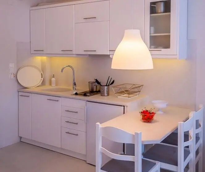 スイート, Anita Rooms & Suites Milos
