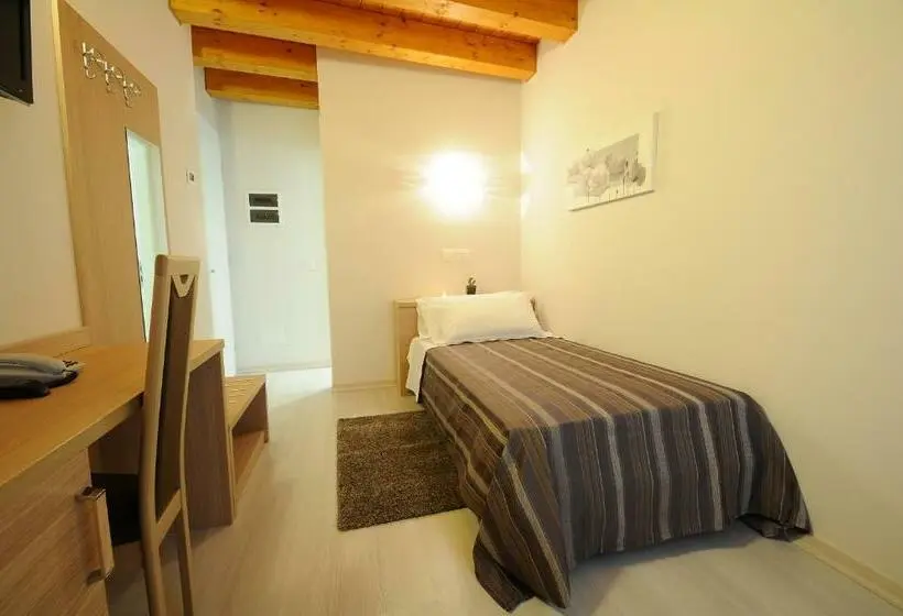 Standard Yhden Hengen Huone, Albergo Leon Bianco Gonars