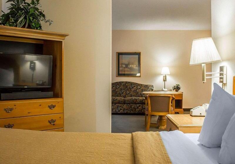 استودیوی استاندارد, Assaha Hyde Park Apartments
