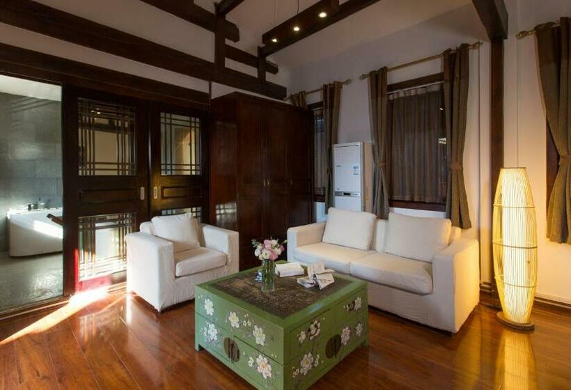 سوییت سوپریور, Jun Bo Xuan Boutique