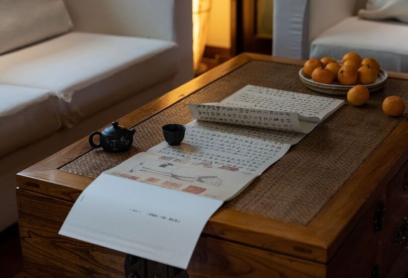 سوییت خانوادگی, Jun Bo Xuan Boutique