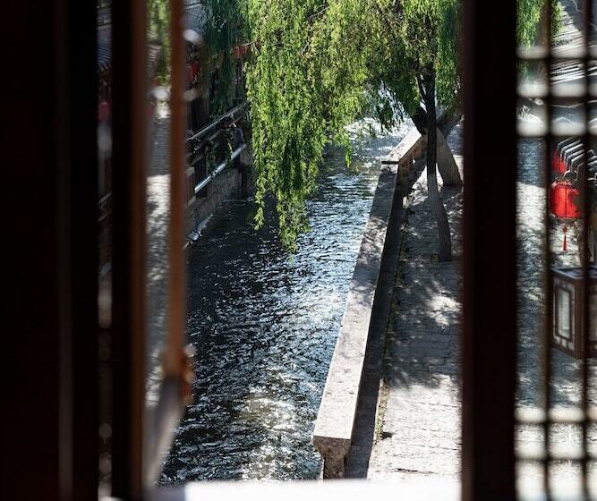 سوییت خانوادگی, Jun Bo Xuan Boutique