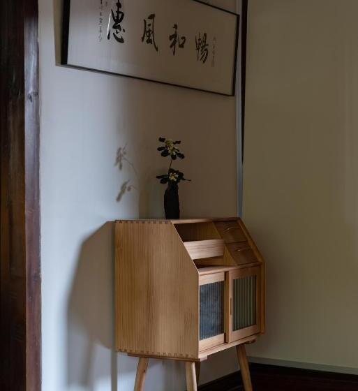 سوییت خانوادگی, Jun Bo Xuan Boutique