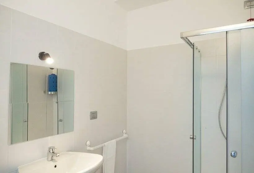 エコノミールーム, Lake Como Beach Hostel