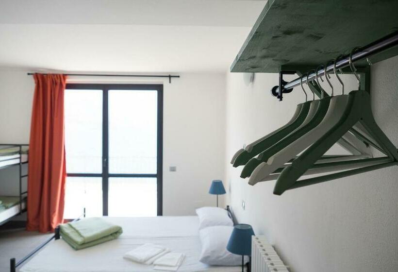 标准间带露台, Lake Como Beach Hostel