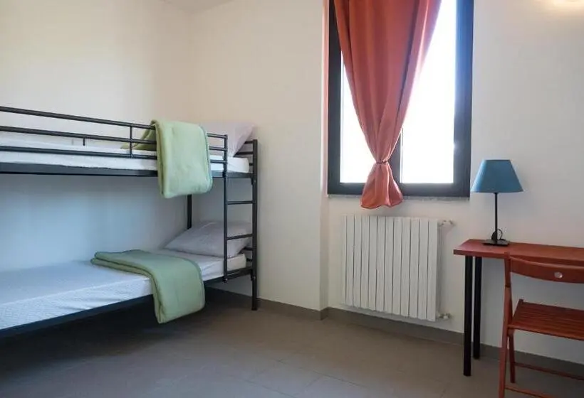 スタンダード4人部屋, Lake Como Beach Hostel