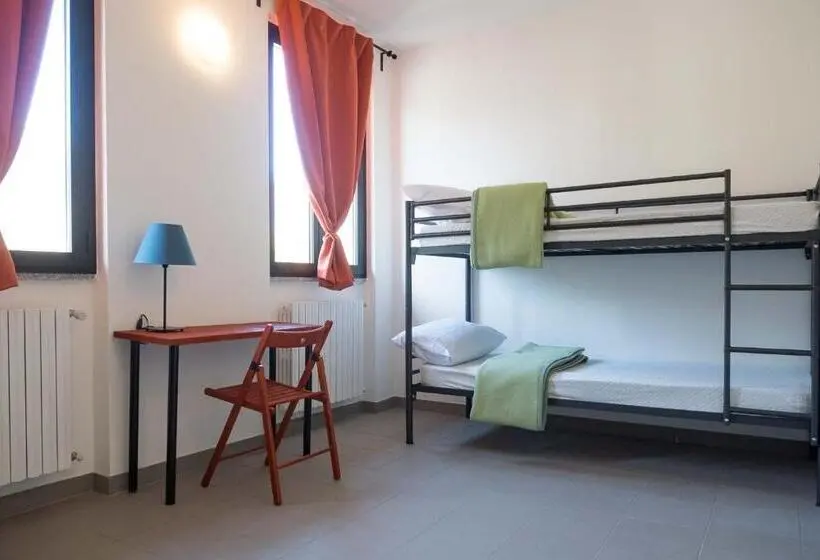 スタンダード4人部屋, Lake Como Beach Hostel
