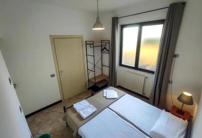 エコノミールーム, Lake Como Beach Hostel