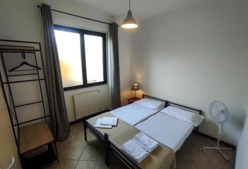 エコノミールーム, Lake Como Beach Hostel