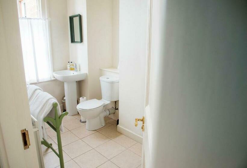 带山景的高级间, Warwick Hall