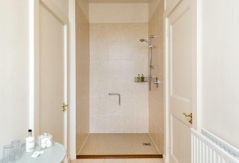Quarto Superior Vista Montanha, Warwick Hall