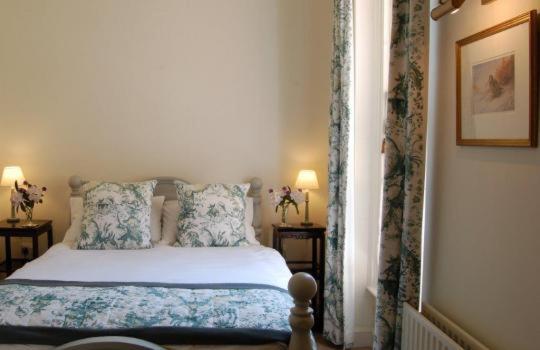 套房, Warwick Hall