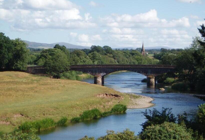 Deluxe room with river view, Warwick Hall