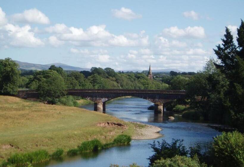 Deluxe room with river view, Warwick Hall