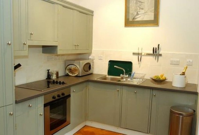 Deluxe room with river view, Warwick Hall