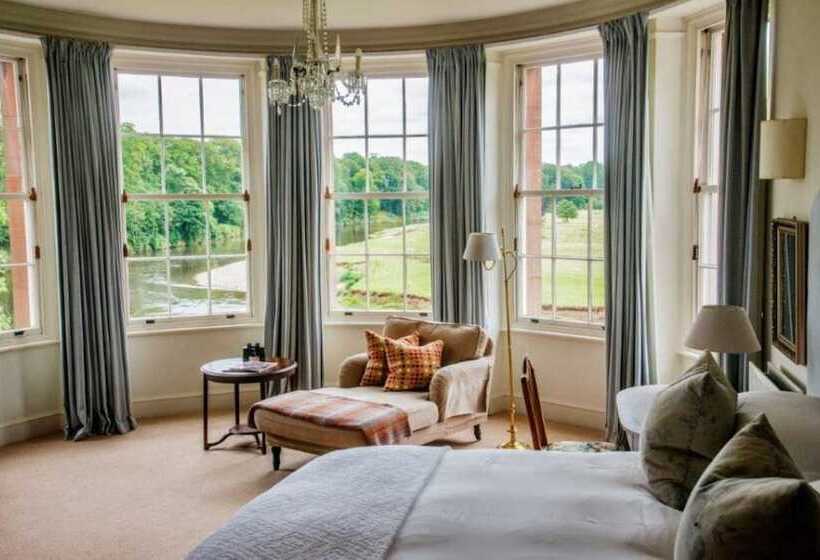 Deluxe room with river view, Warwick Hall