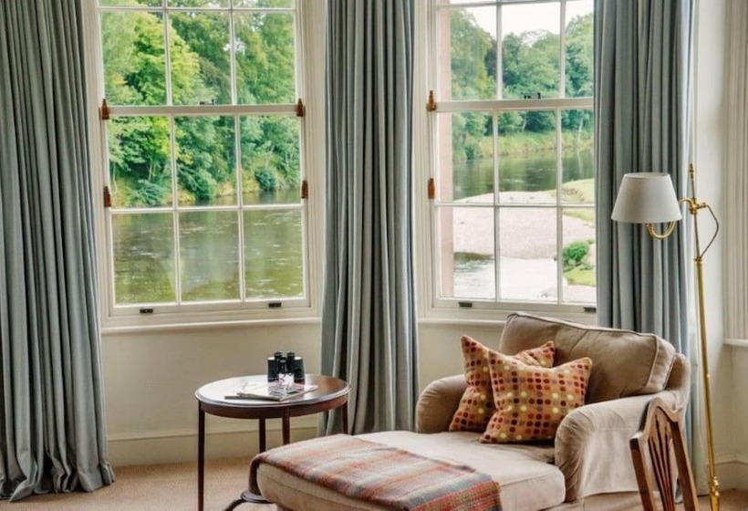 Deluxe room with river view, Warwick Hall