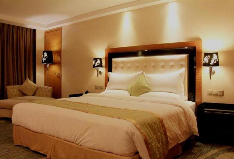 디럭스 룸, Elong Me