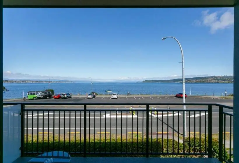 Standard studio with lake view, Acacia Lake View Motel