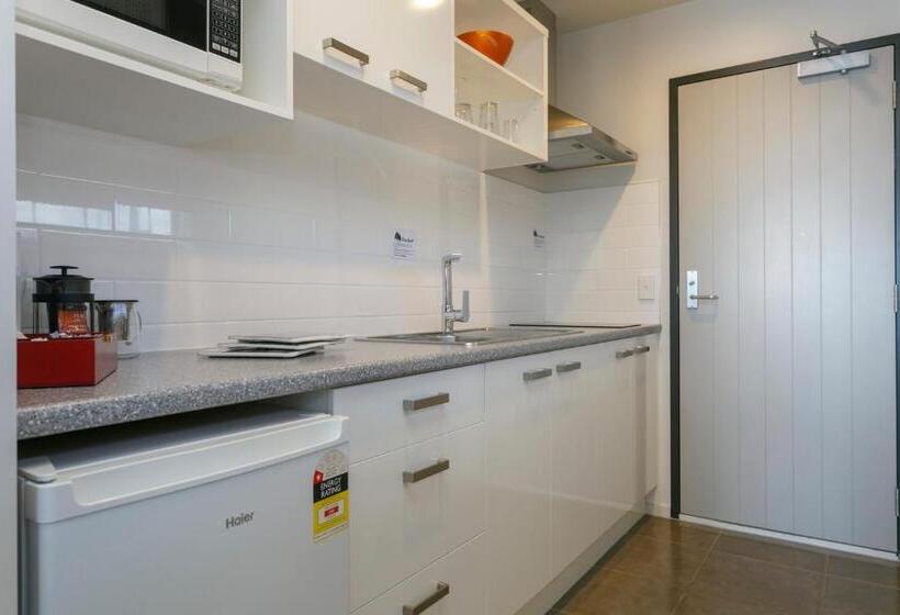 Standard studio with lake view, Acacia Lake View Motel