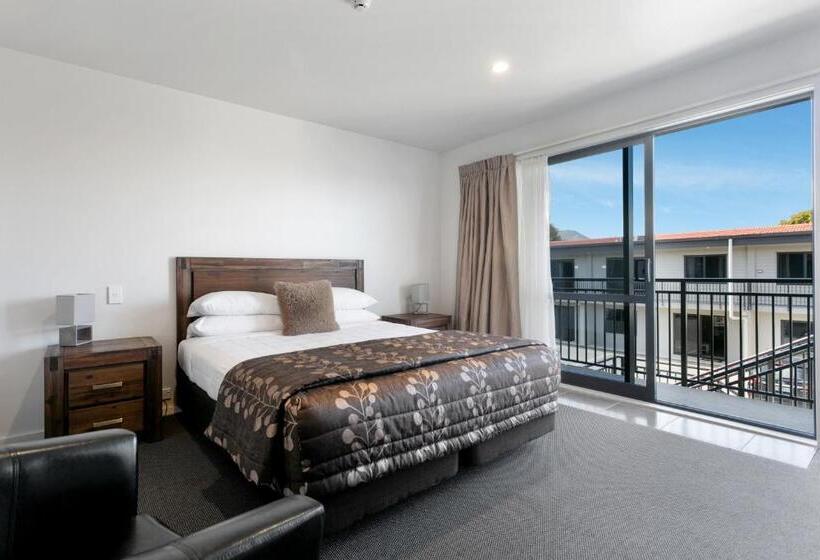 デラックススタジオ, Acacia Lake View Motel