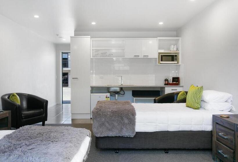 Студия Стандарт, Acacia Lake View Motel