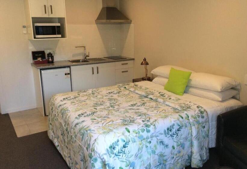 Студия Стандарт, Acacia Lake View Motel
