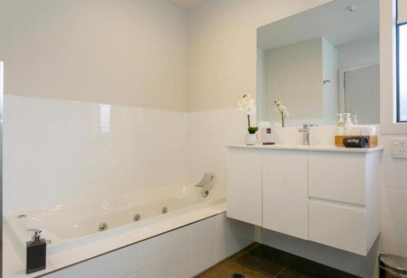 １階のスタンダードルーム, Acacia Lake View Motel