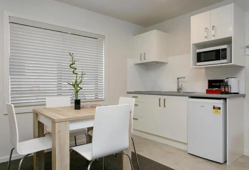 سوئیت با تخت بزرگ, Acacia Lake View Motel