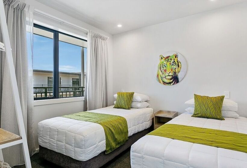 ファミリールーム, Acacia Lake View Motel