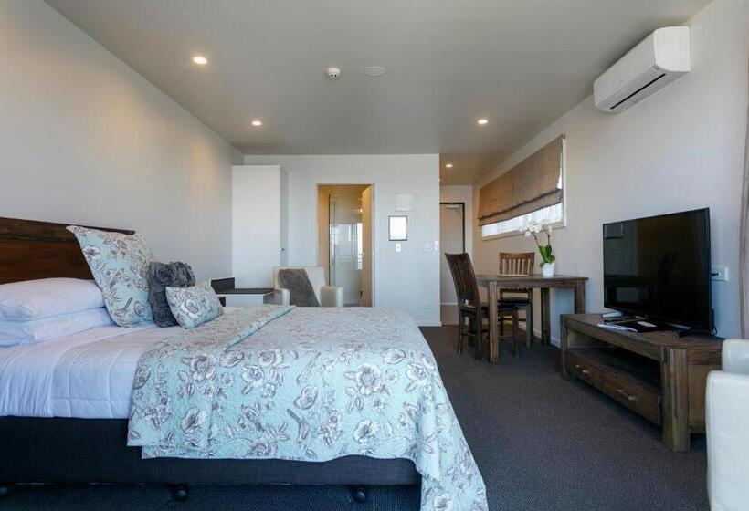 Standard studio with lake view, Acacia Lake View Motel